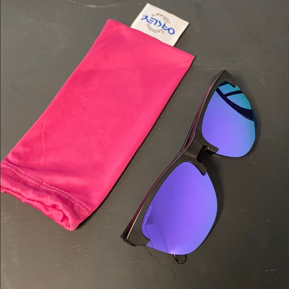 Women’s Oakley PRIZMS